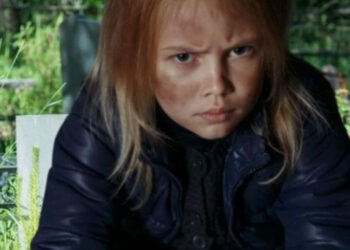 Беспризорница нашла телефон и хотела возвратить, но в трубке услышала знакомый мотив