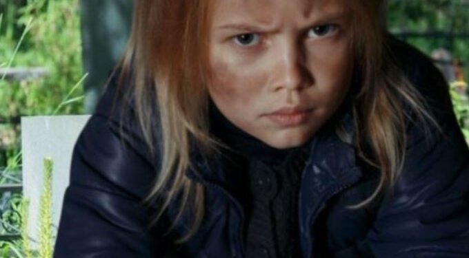 Беспризорница нашла телефон и хотела возвратить, но в трубке услышала знакомый мотив