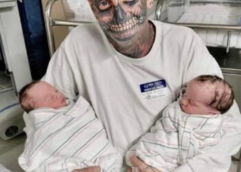 Папу с более чем 240 татуировками называли «монстром» и «ужасным отцом»…