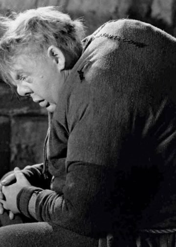 Чтобы не опозориться, деревенская девушка решила жить с горбатым Васькой. Когда тот попросил у неё кое-что, она оторопела